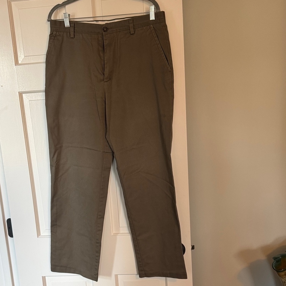 Dockers Men's Khaki Chinos size 33x30